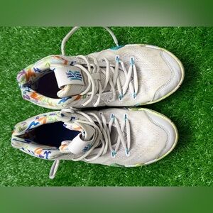 Nike Boys Kyrie 4 AA2897-902 White Basketball Shoes Sneakers Size‎ 7Y
